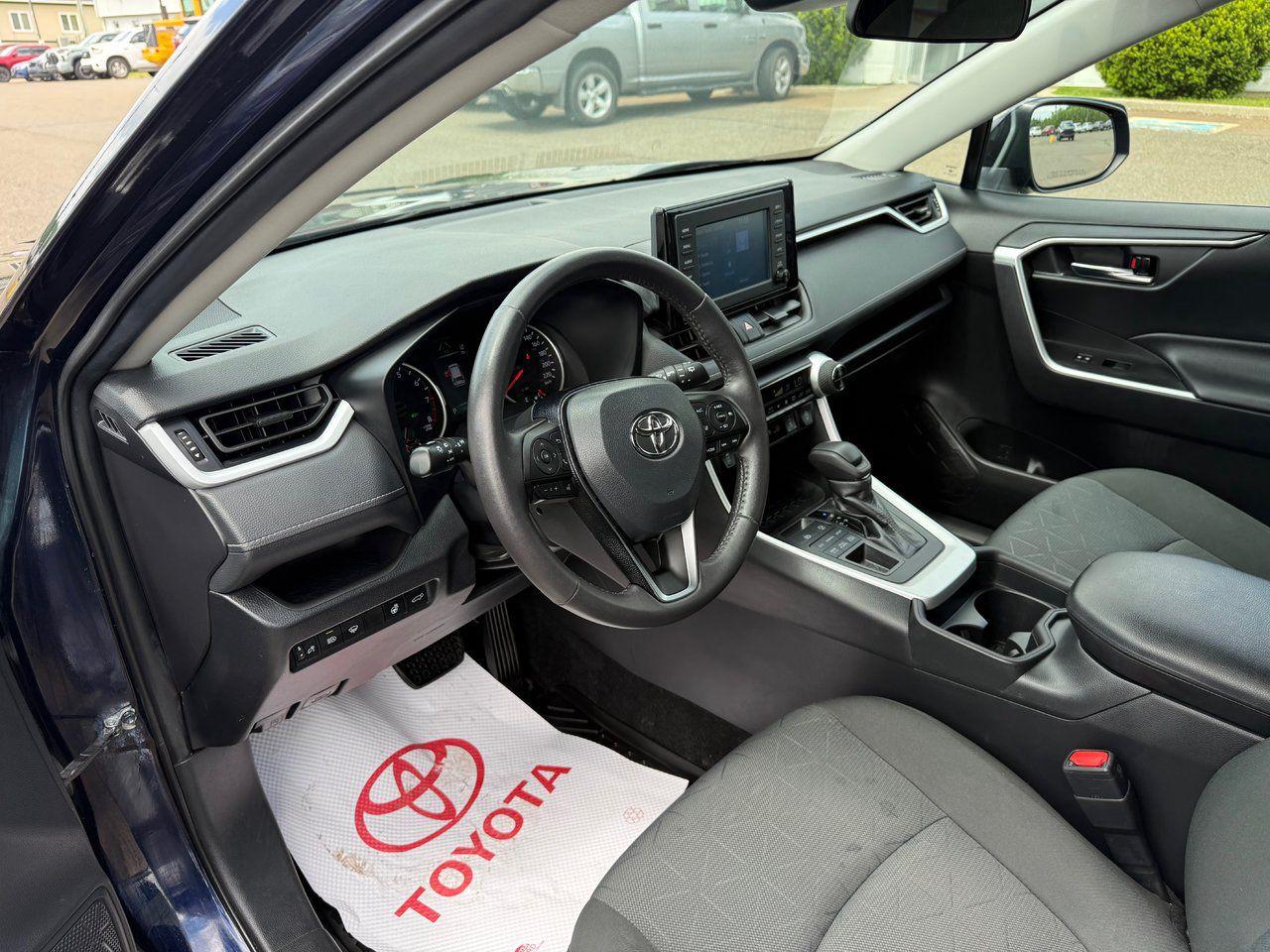 2021 Toyota RAV4 XLE Photo
