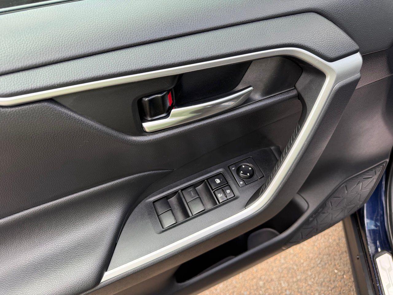 2021 Toyota RAV4 XLE Photo