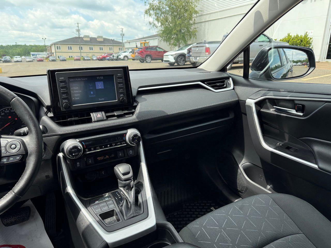 2021 Toyota RAV4 XLE Photo