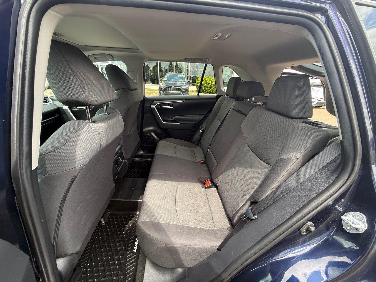 2021 Toyota RAV4 XLE Photo