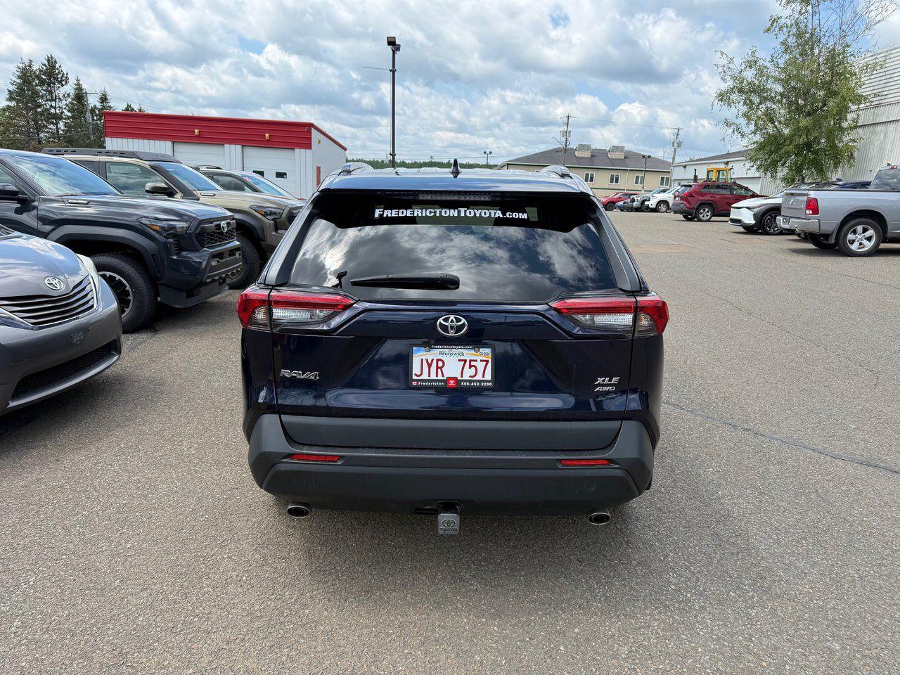2021 Toyota RAV4 XLE Photo