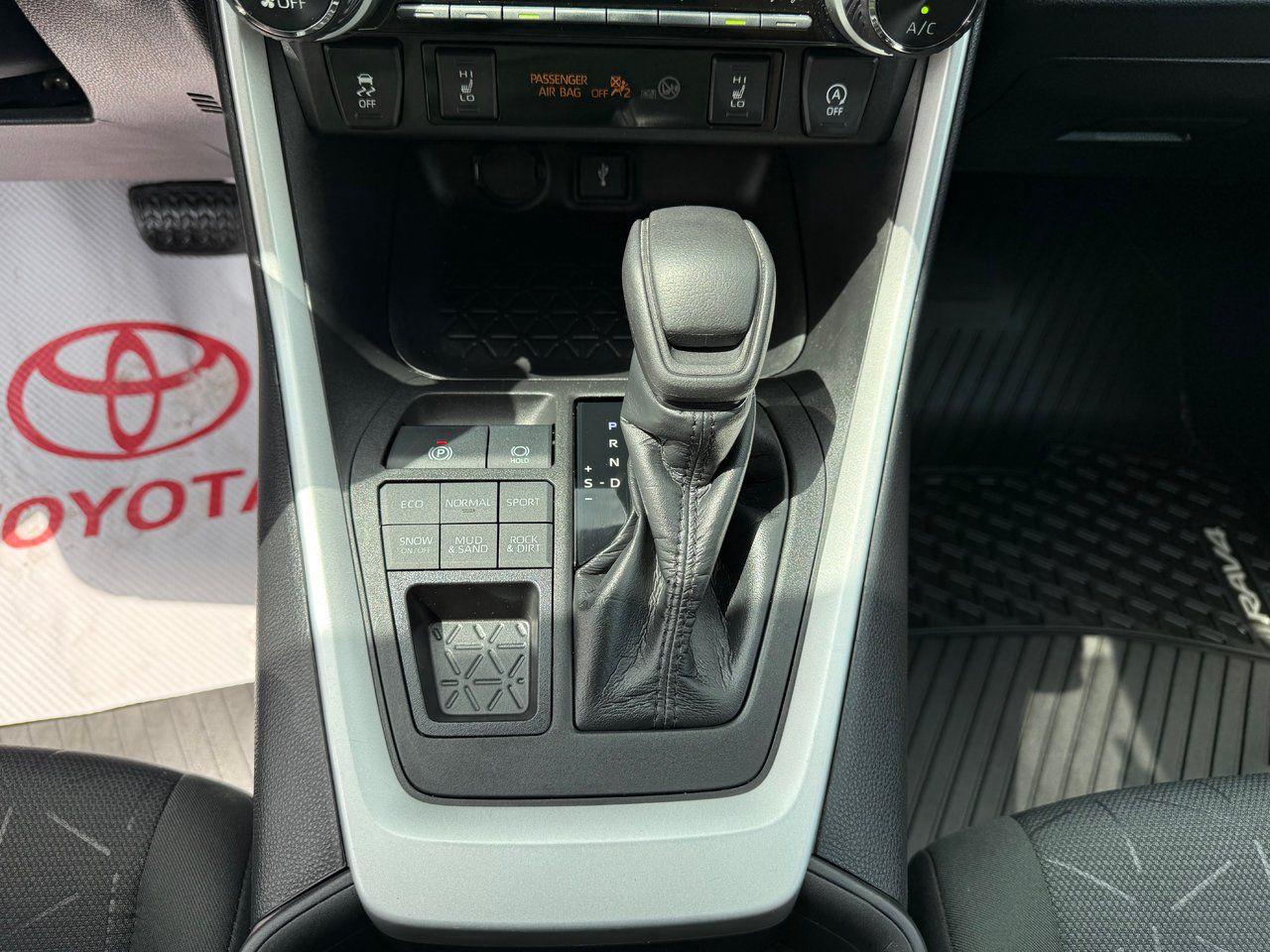 2021 Toyota RAV4 XLE Photo