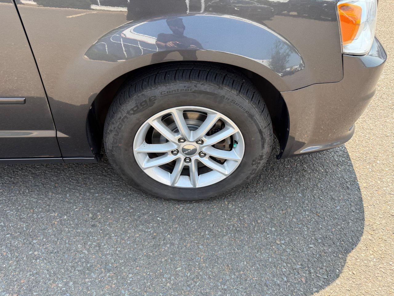 2015 Dodge Grand Caravan SXT Photo3
