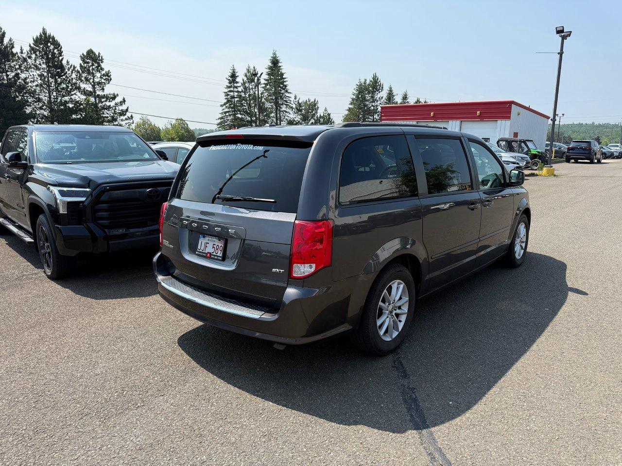 2015 Dodge Grand Caravan SXT Photo4