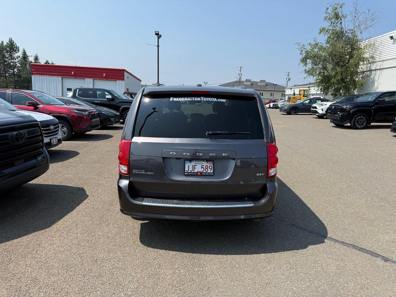 2015 Dodge Grand Caravan SXT Photo