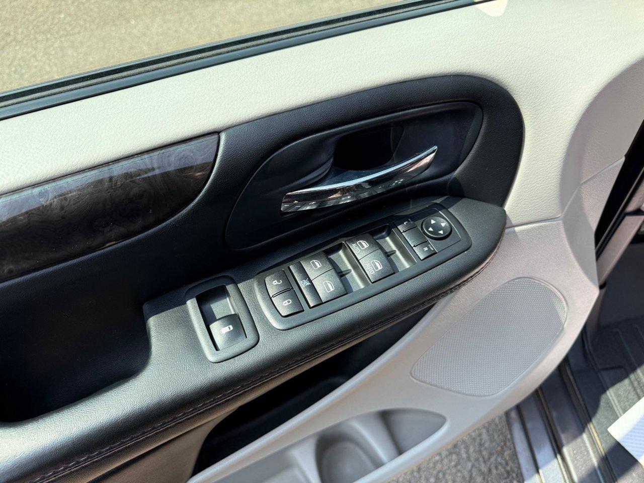 2015 Dodge Grand Caravan SXT Photo