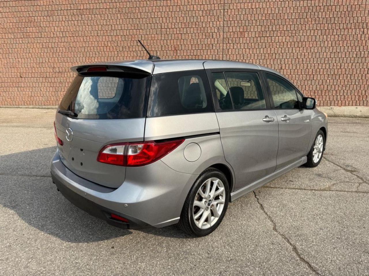 2014 Mazda MAZDA5 GS | ONE OWNER | CLEAN CARFAX | SUNROOF | 6 PASS | HEATED SEATS | BLUETOOTH | - Photo #6
