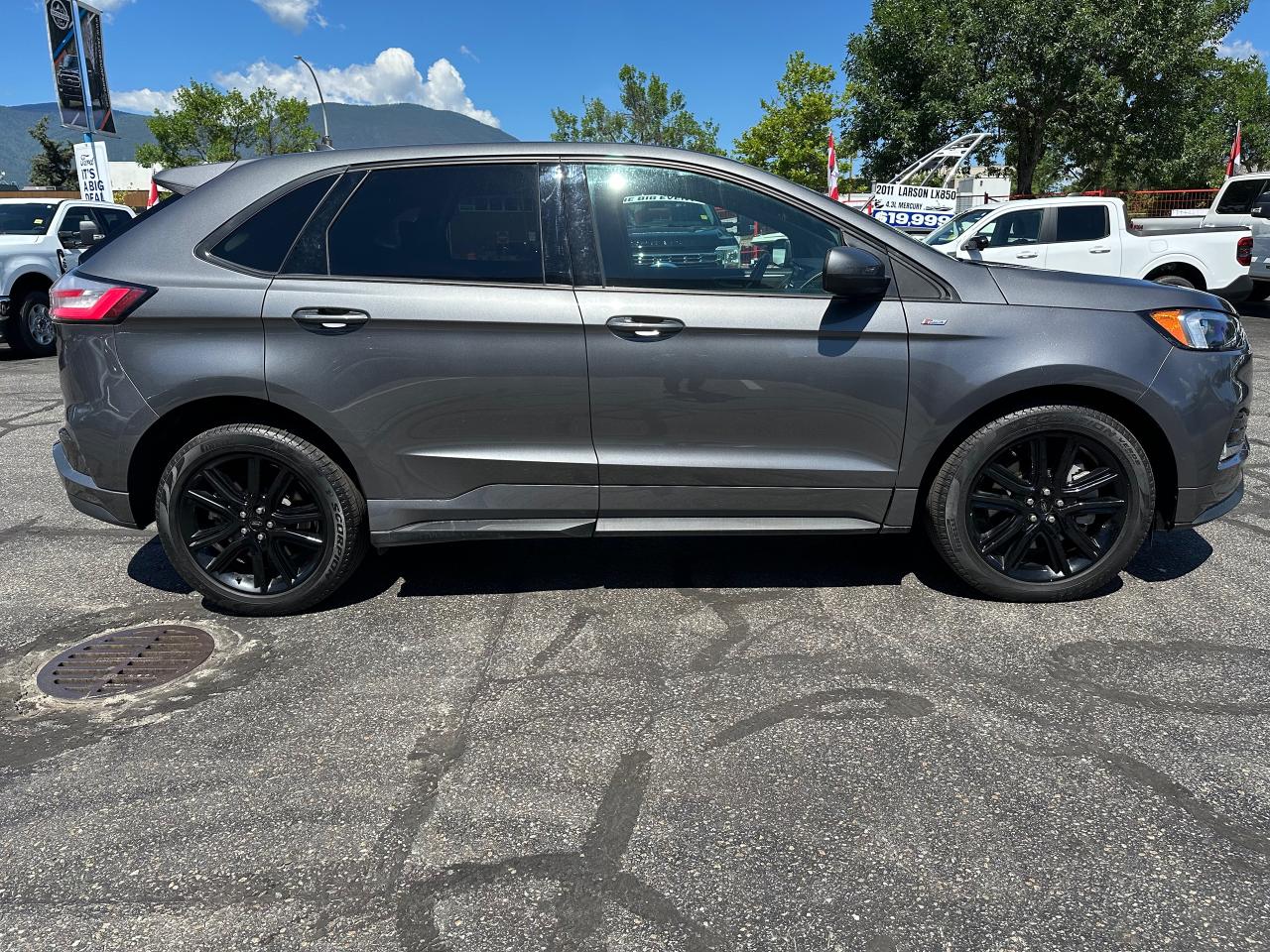 2023 Ford Edge SEL Photo3