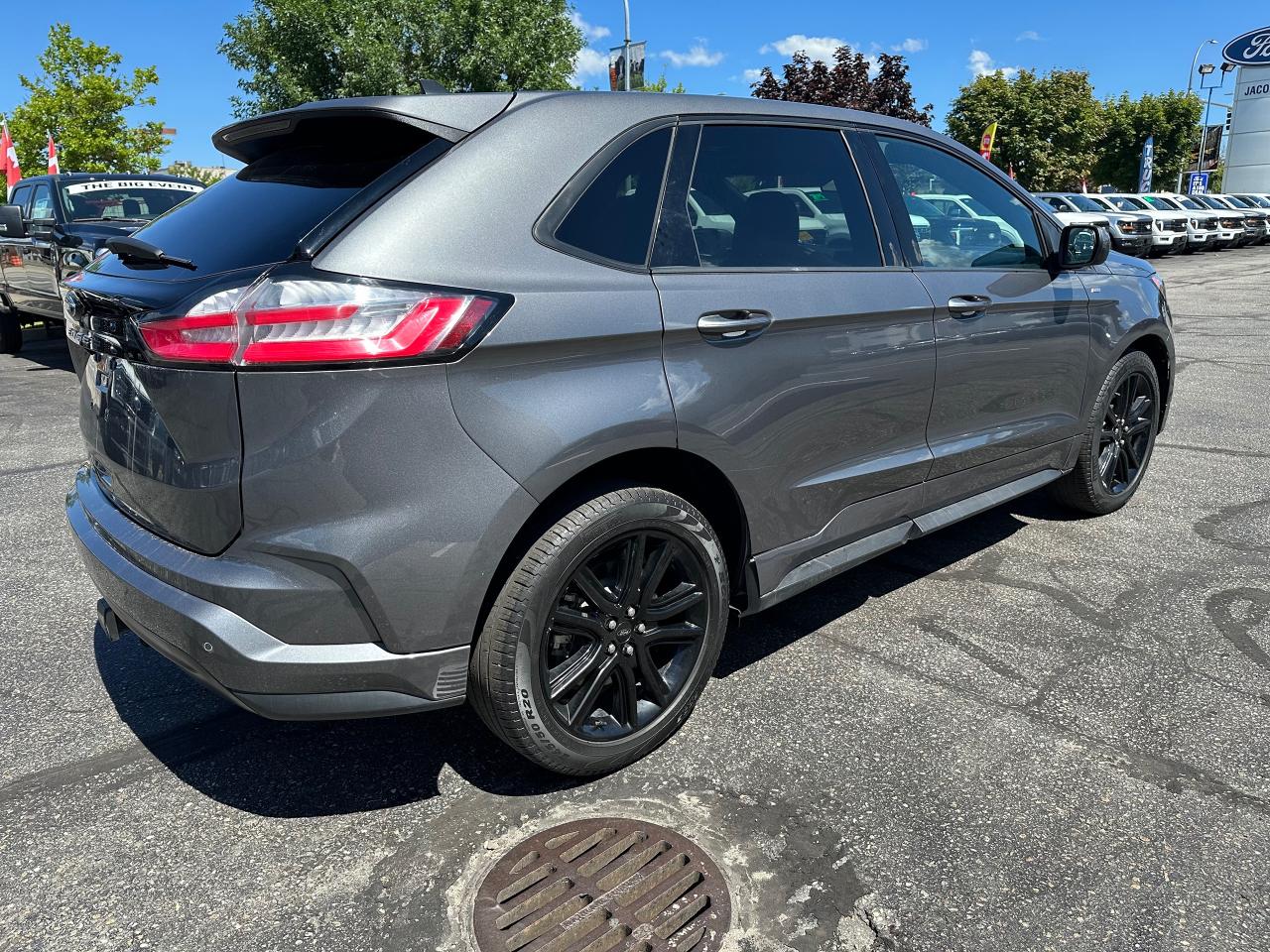 2023 Ford Edge SEL Photo4