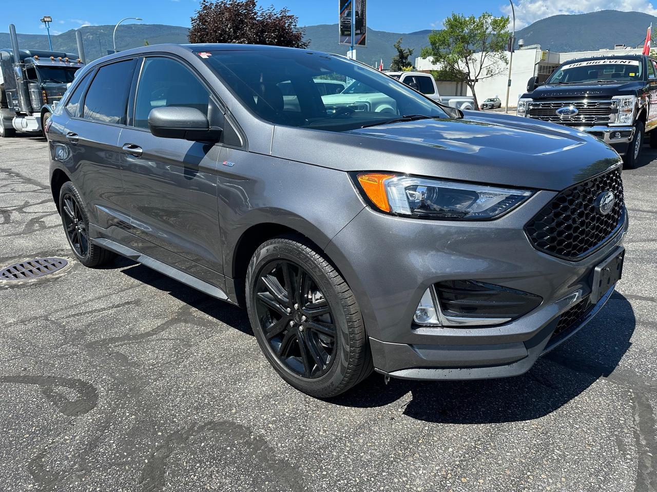 2023 Ford Edge SEL Photo