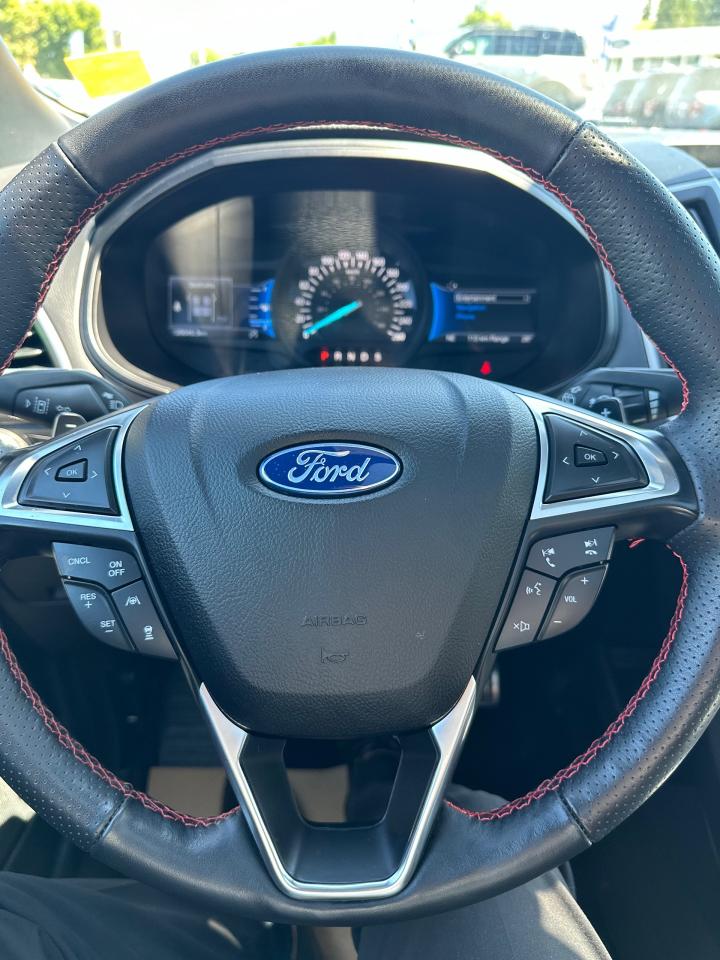2023 Ford Edge SEL Photo5