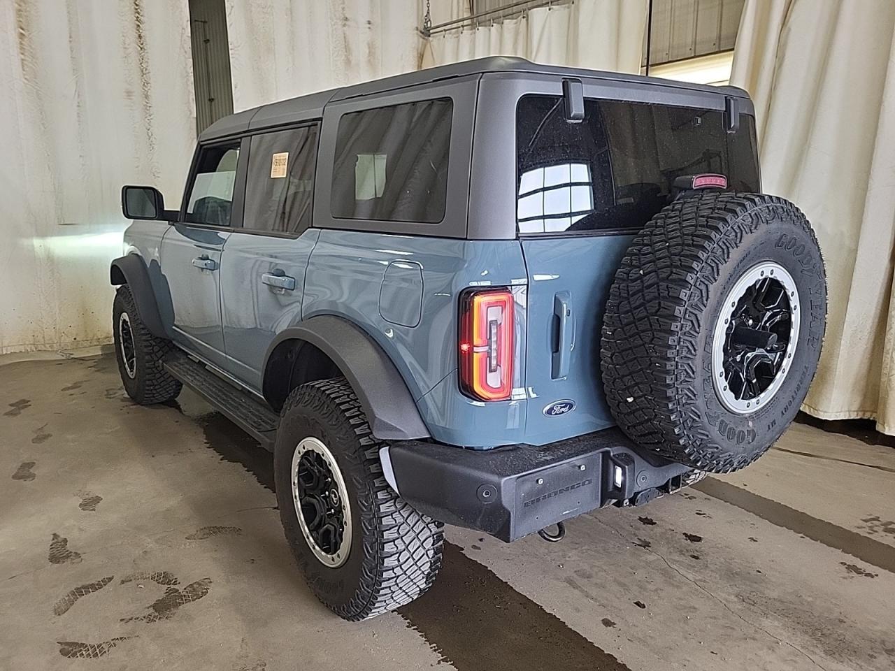 2021 Ford Bronco Outer Banks Photo3