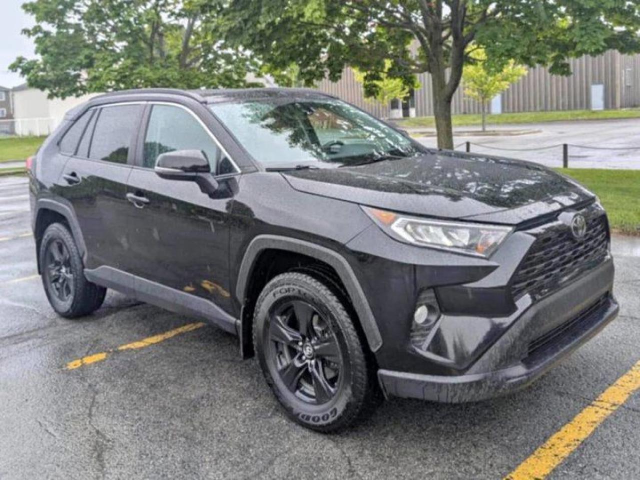 Used 2020 Toyota RAV4 XLE | Sunroof | Heated Wheel + Seats | Rear Camera | Power Seat | Alloy Wheels and More ! for sale in Guelph, ON