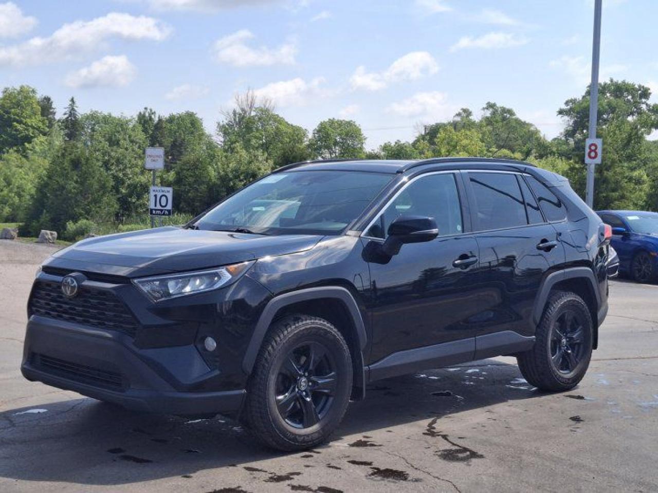 Used 2020 Toyota RAV4 XLE | Sunroof | Heated Wheel + Seats | Rear Camera | Power Seat | Alloy Wheels and More ! for sale in Guelph, ON