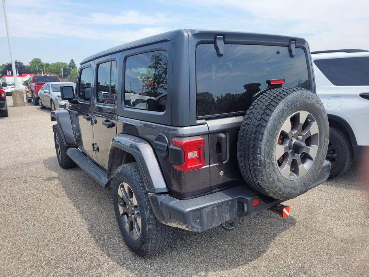 2018 Jeep Wrangler Unlimited Sahara Photo2