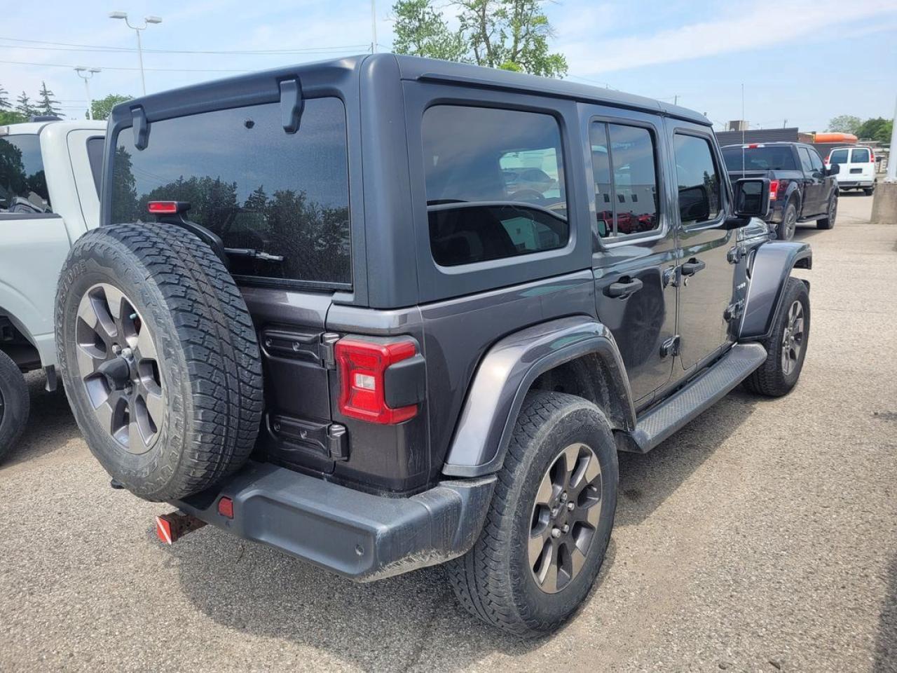 2018 Jeep Wrangler Unlimited Sahara Photo3