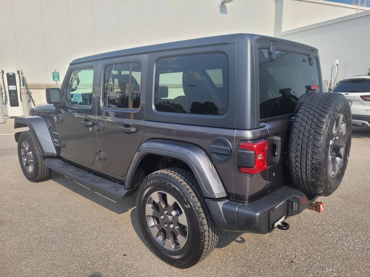 2018 Jeep Wrangler Unlimited Sahara Photo3