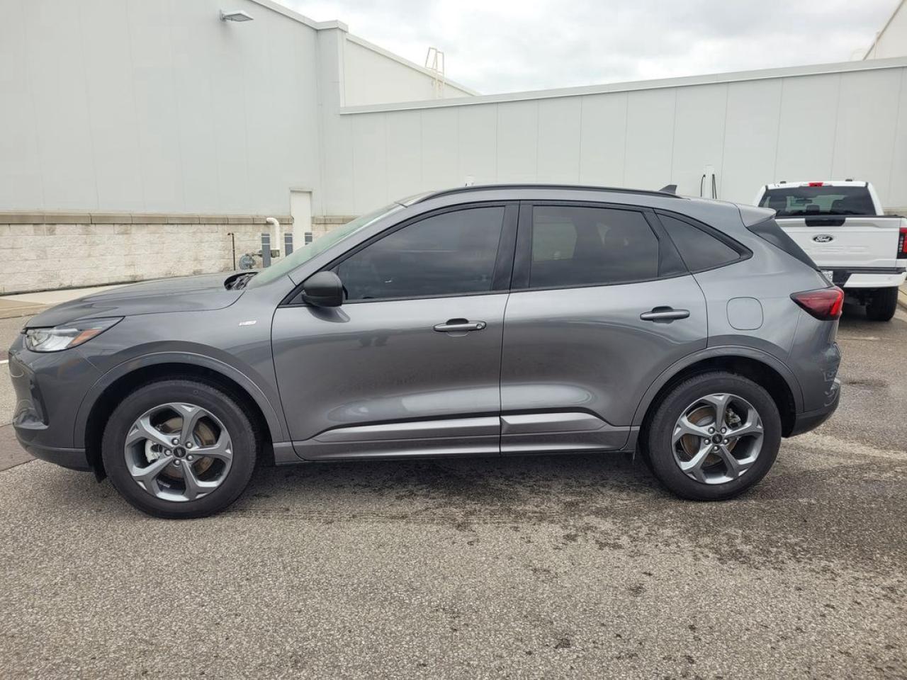 2024 Ford Escape ST-Line Photo2