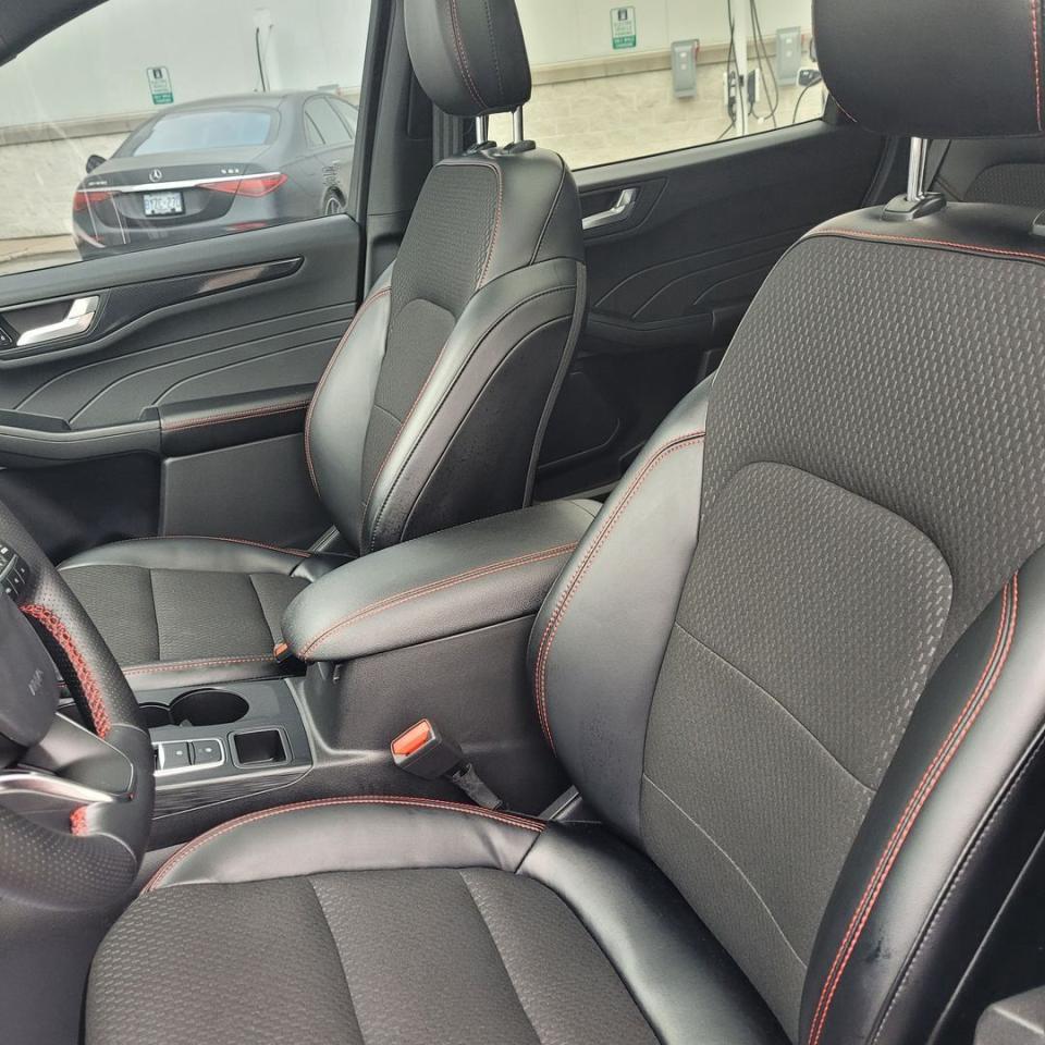 2024 Ford Escape ST-Line Photo9