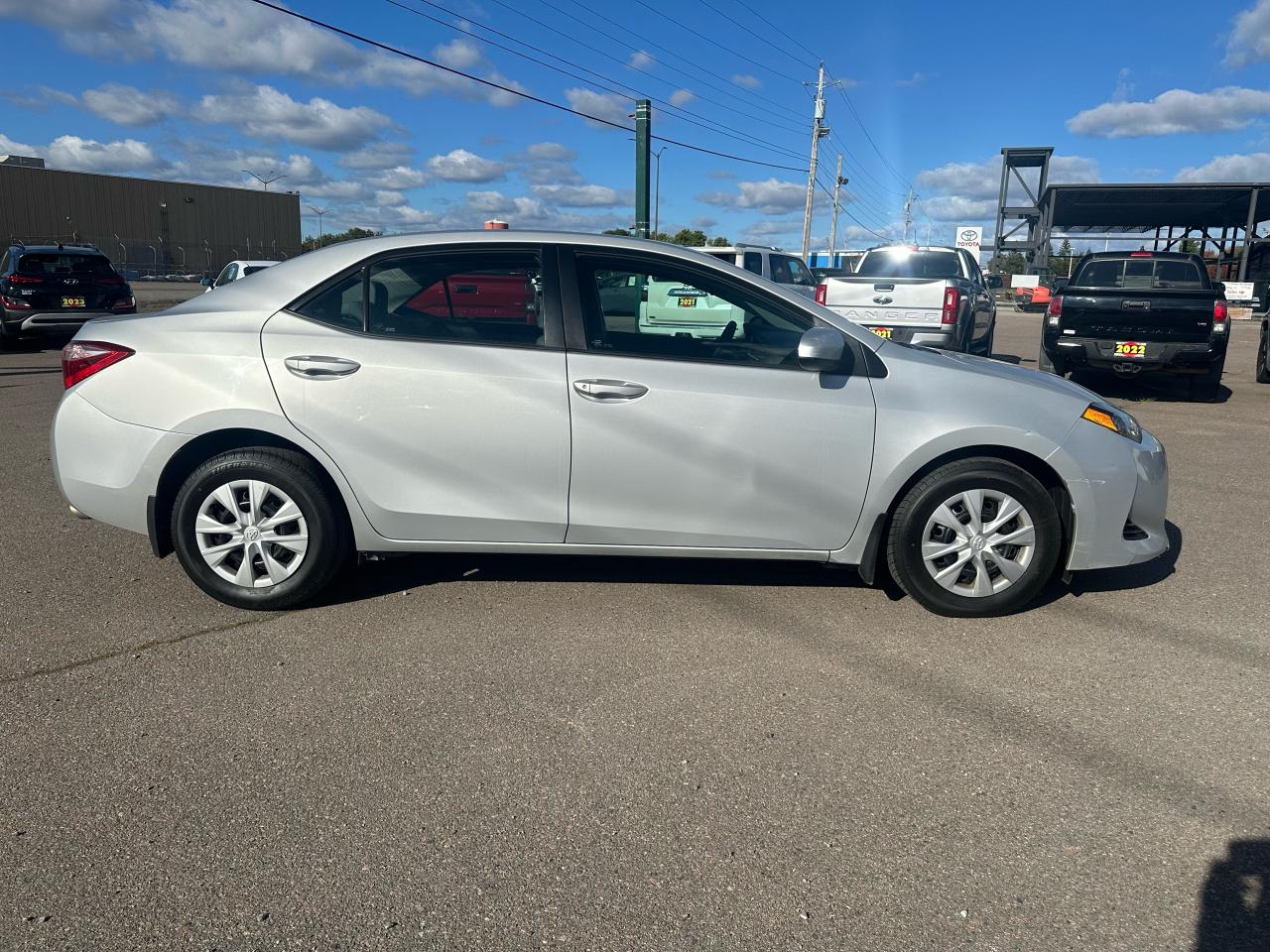 2017 Toyota Corolla CE Photo3