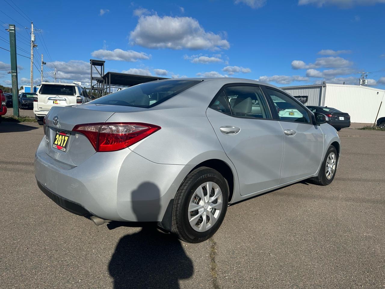 2017 Toyota Corolla CE Photo4
