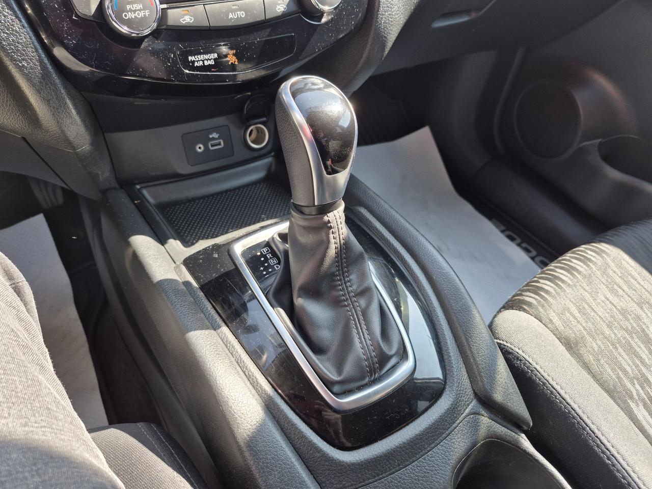 2020 Nissan Rogue Special Edition Photo11
