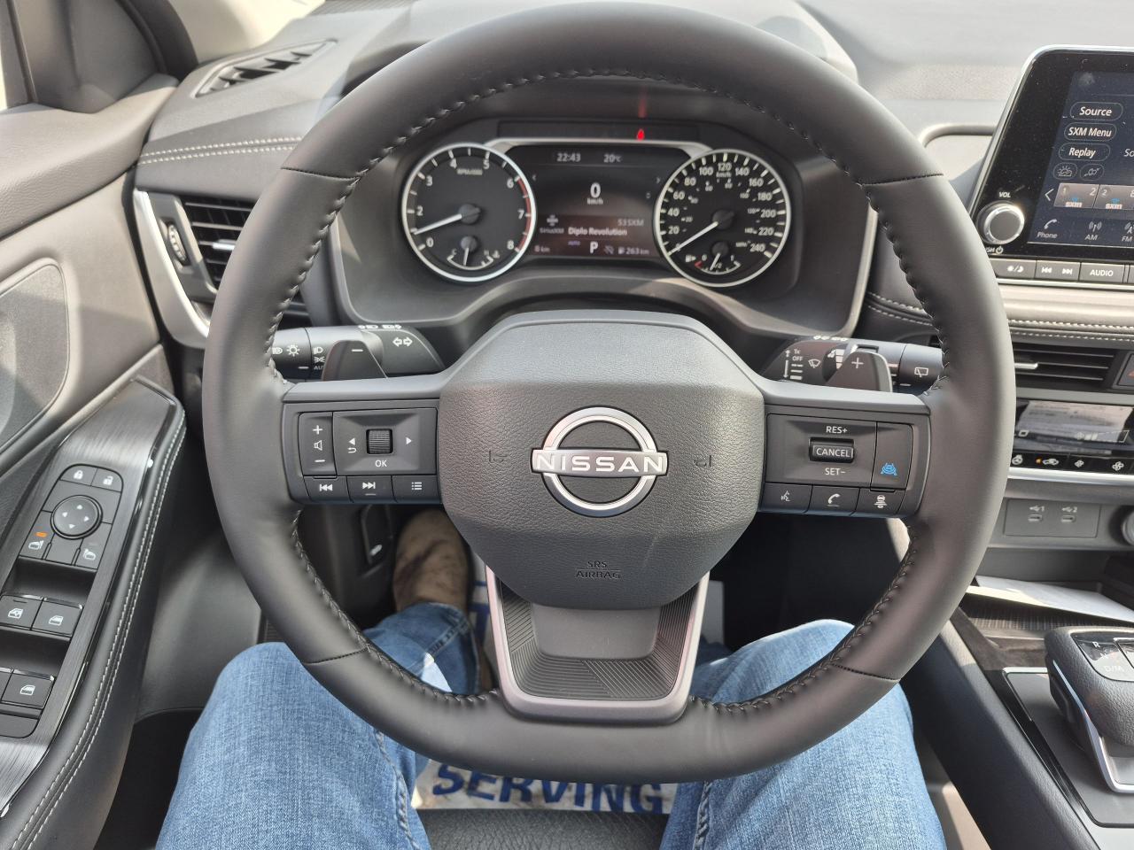 2025 Nissan Rogue SV MOONROOF Photo7