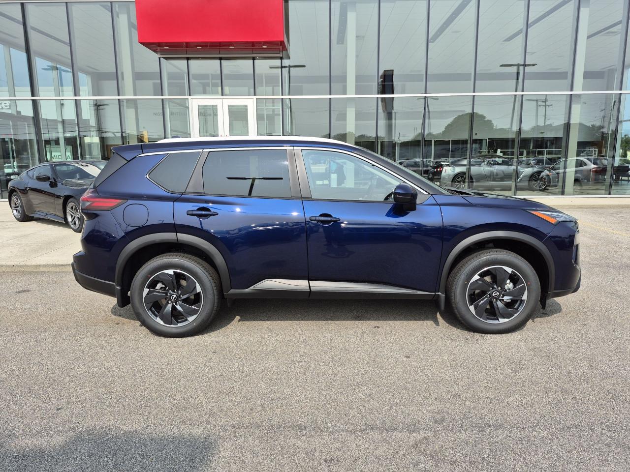 2025 Nissan Rogue SV MOONROOF Photo5