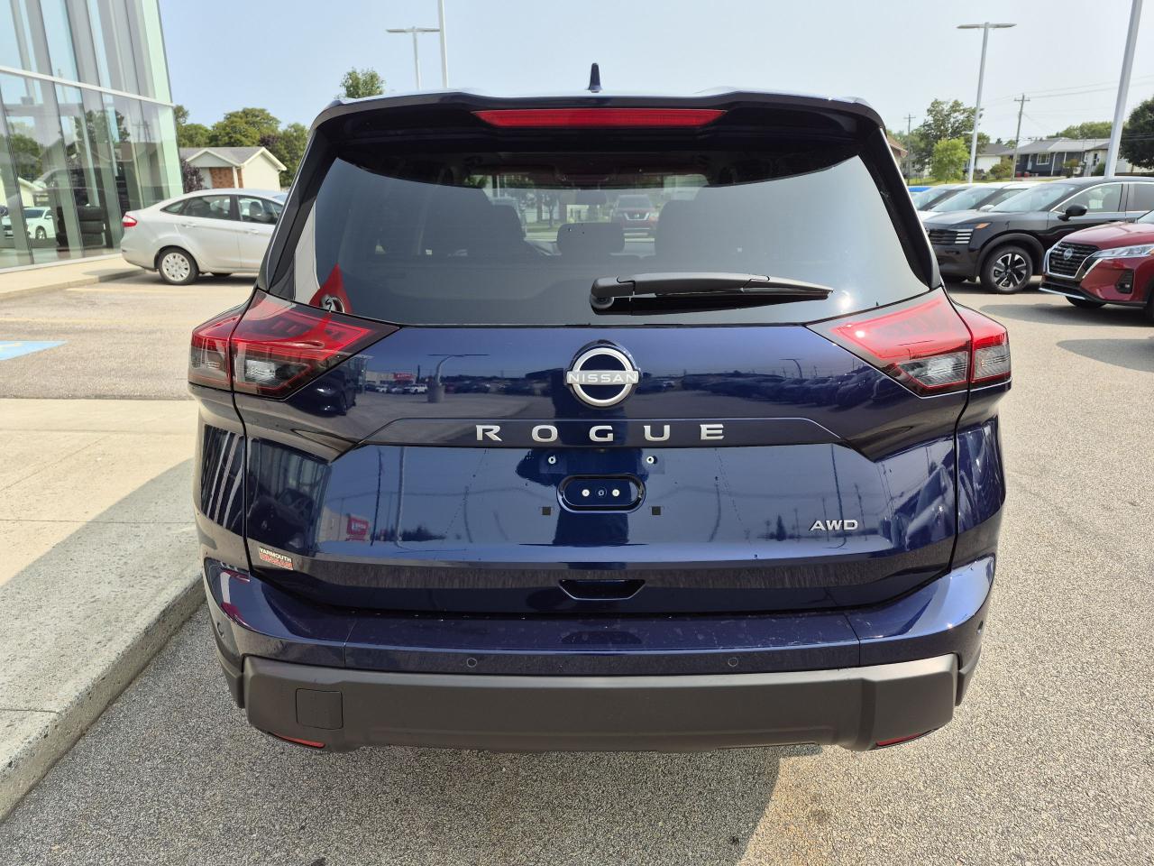 2025 Nissan Rogue SV MOONROOF Photo4