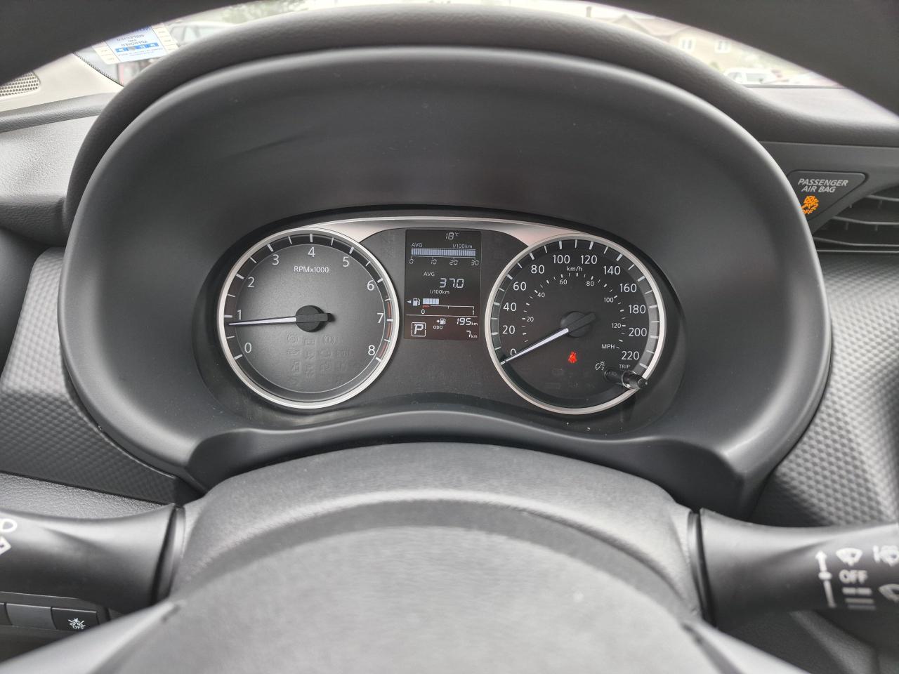 2025 Nissan Kicks Play S FWD Photo8