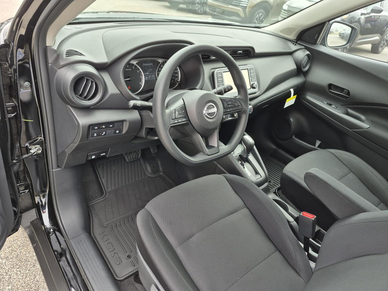 2025 Nissan Kicks Play S FWD Photo6