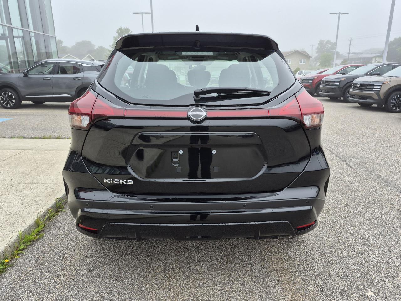 2025 Nissan Kicks Play S FWD Photo4