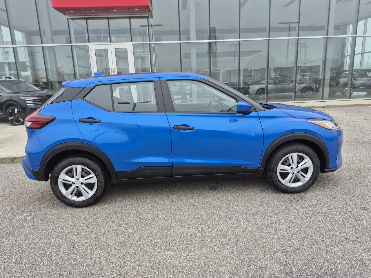 2025 Nissan Kicks Play S FWD Photo5