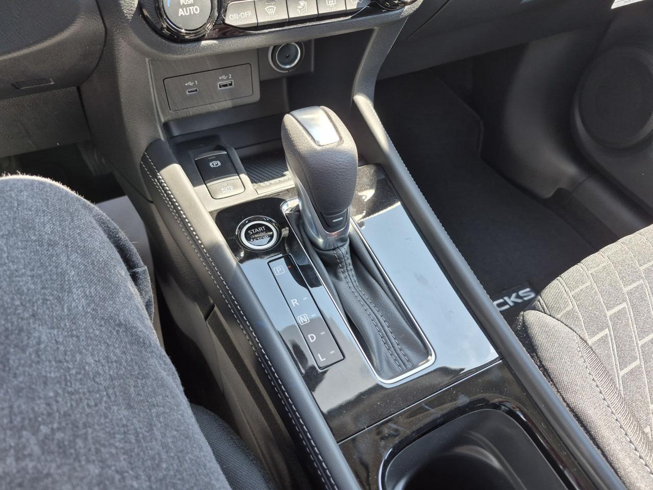 2025 Nissan Kicks Play SV FWD Photo10