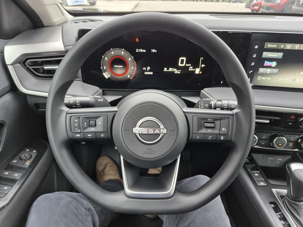 2025 Nissan Kicks S FWD Photo7