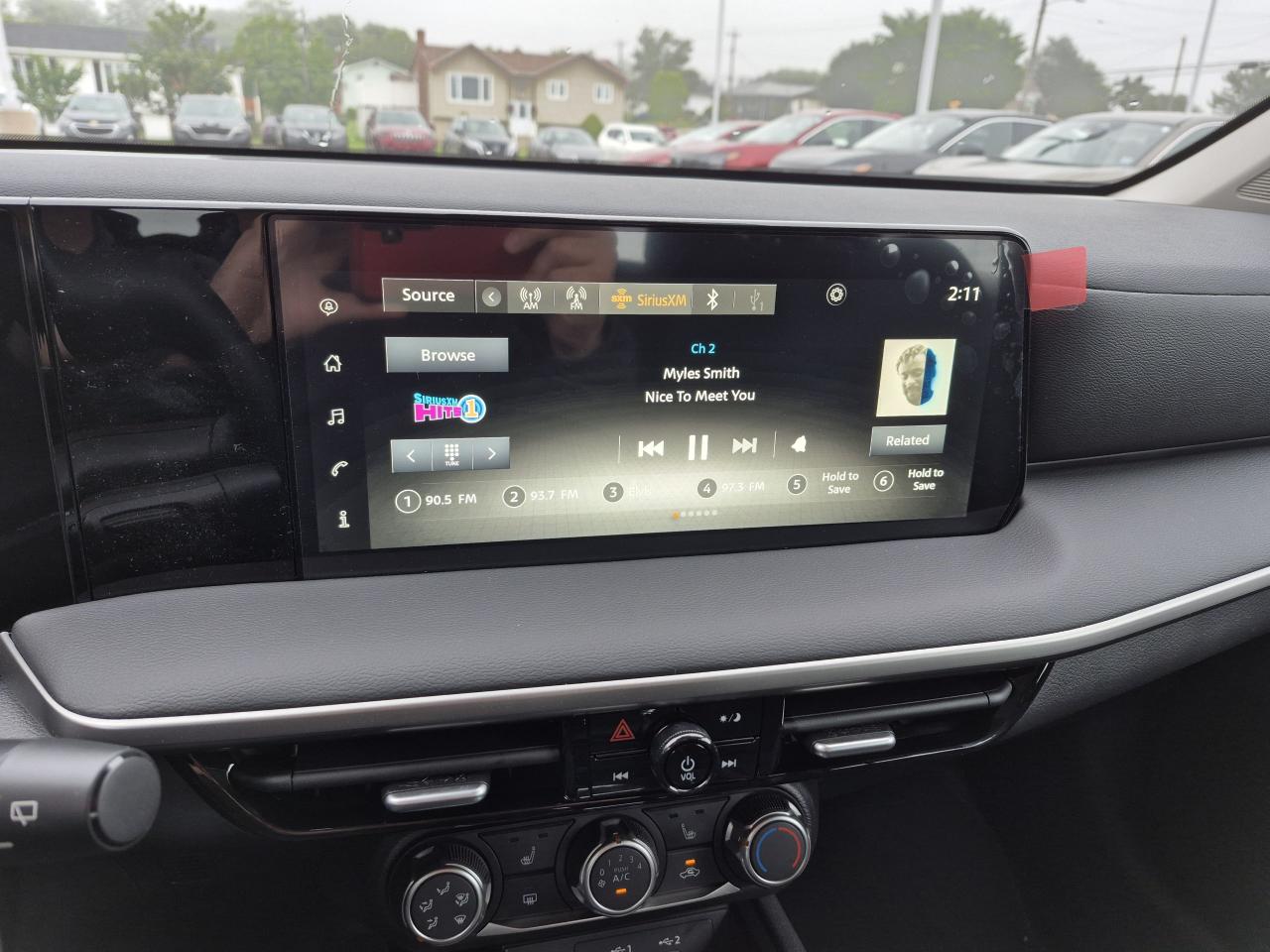 2025 Nissan Kicks S FWD Photo9