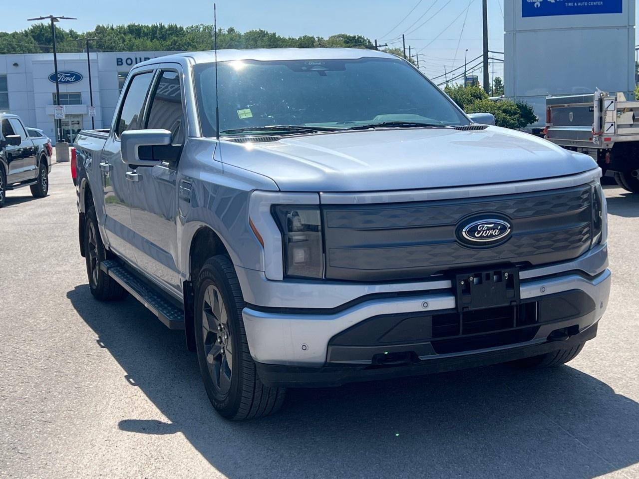 2022 Ford F-150 Lightning Lariat 4WD SuperCrew 5.5' Box Photo3