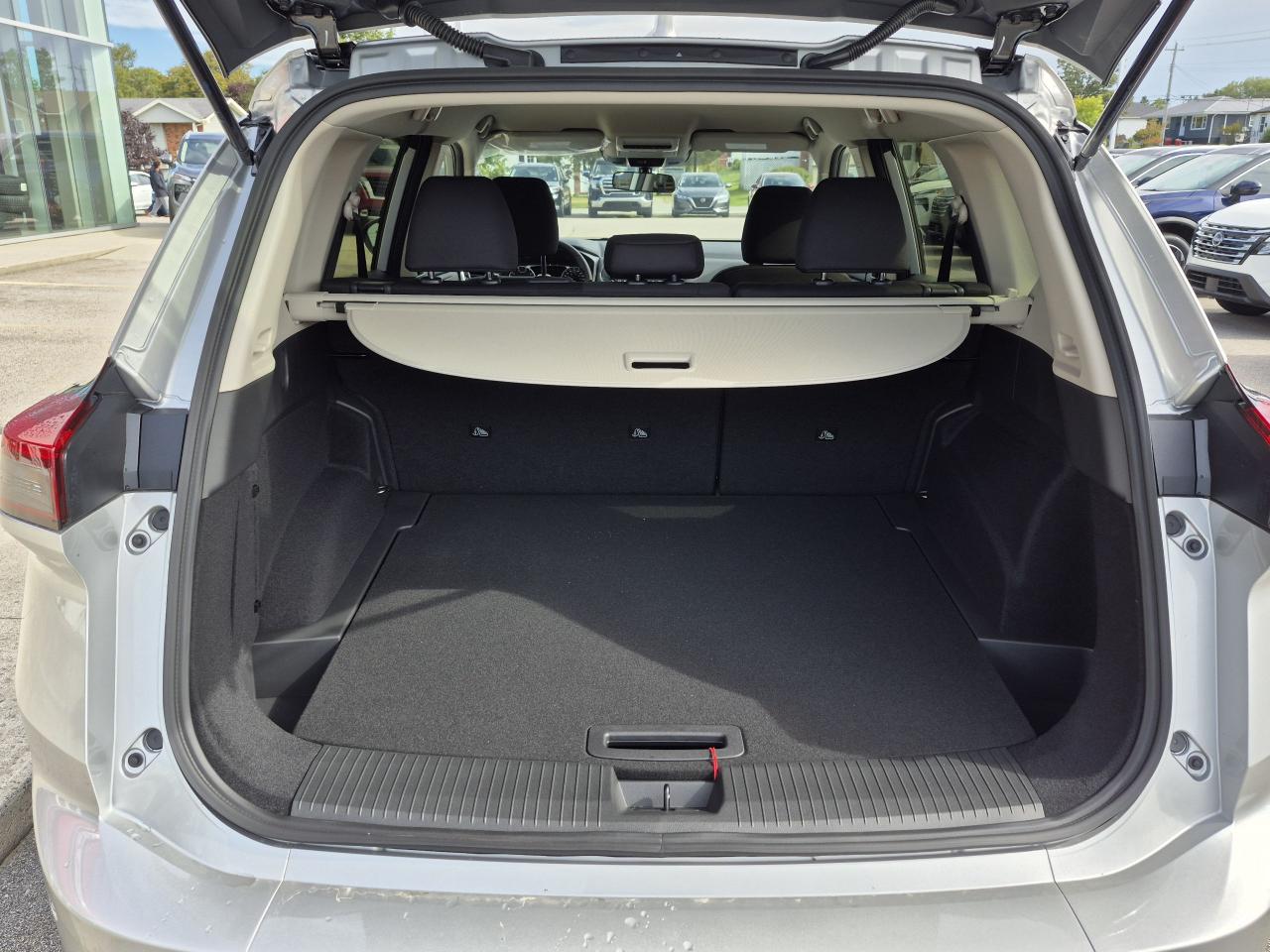 2025 Nissan Rogue S Photo14