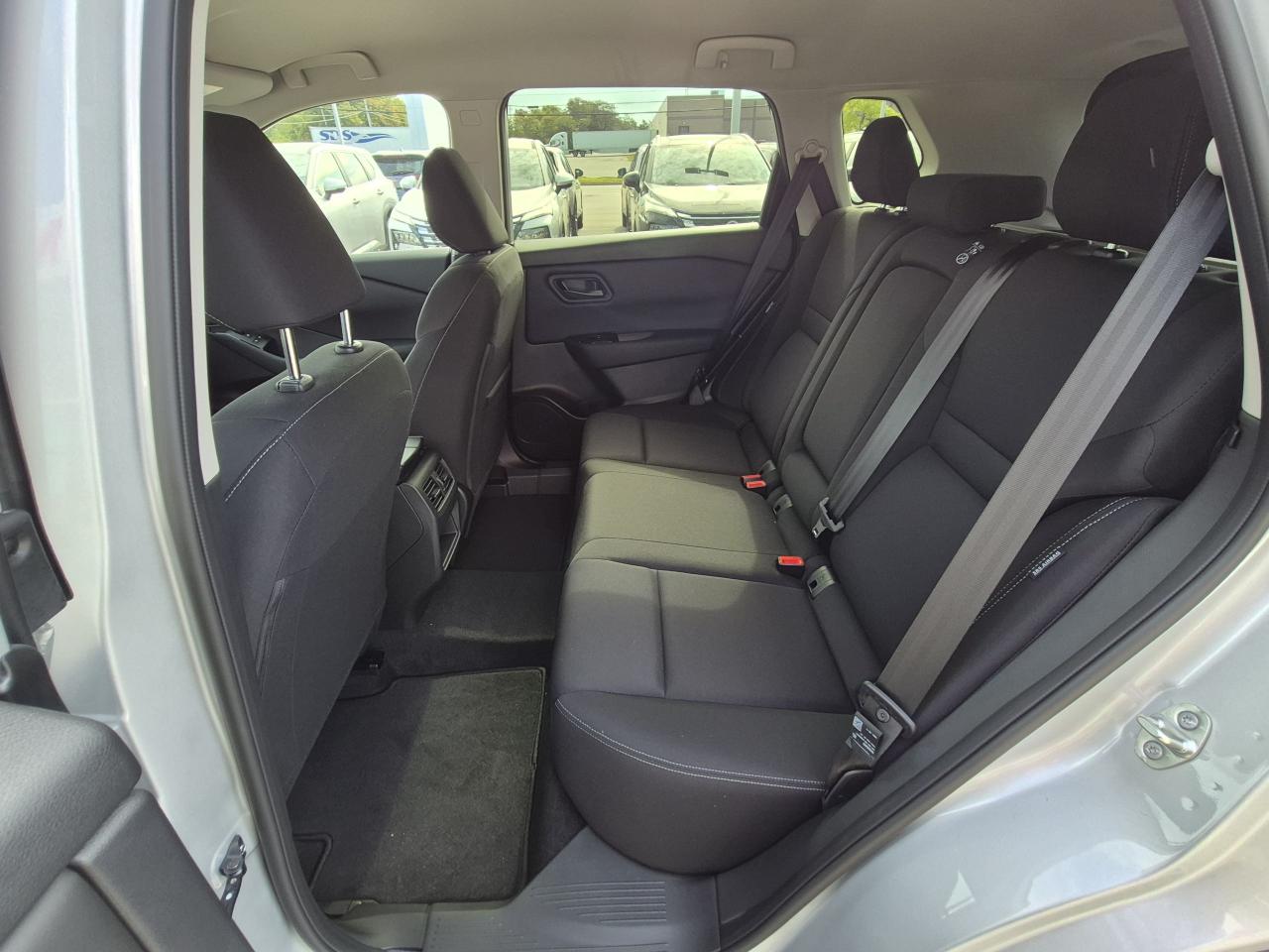 2025 Nissan Rogue S Photo12