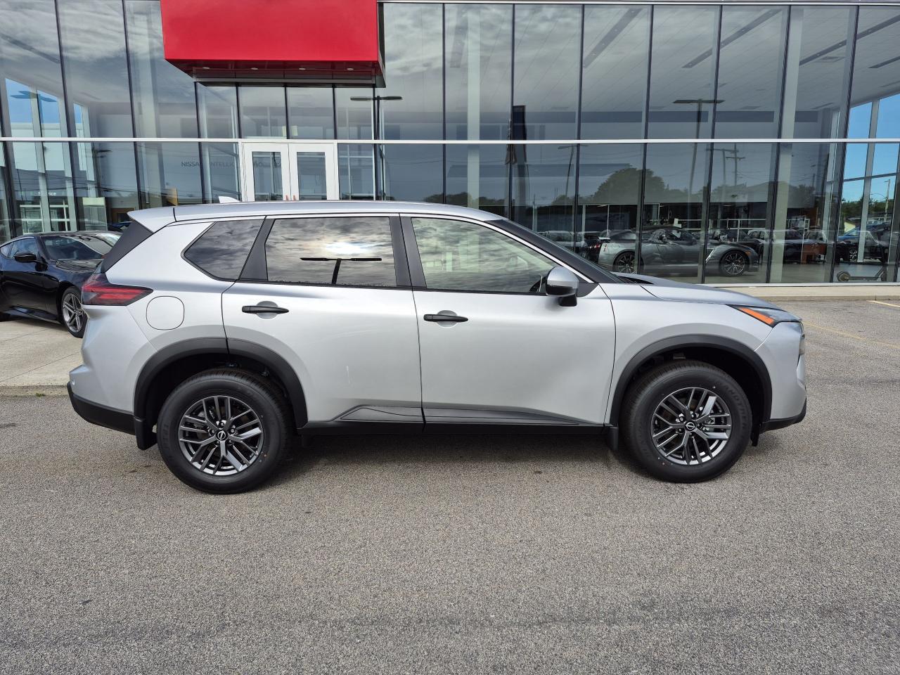 2025 Nissan Rogue S Photo21