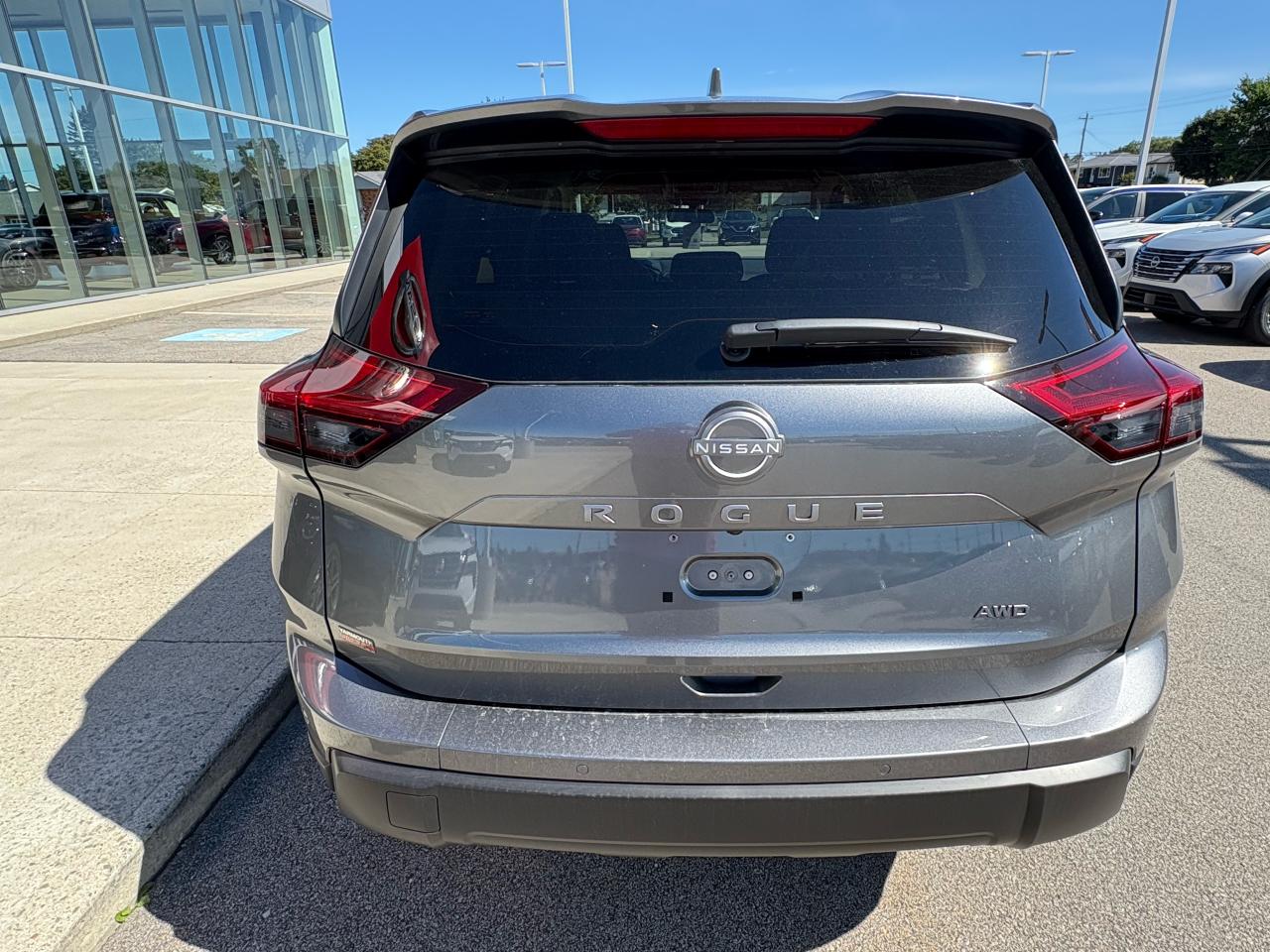 2025 Nissan Rogue S Photo4