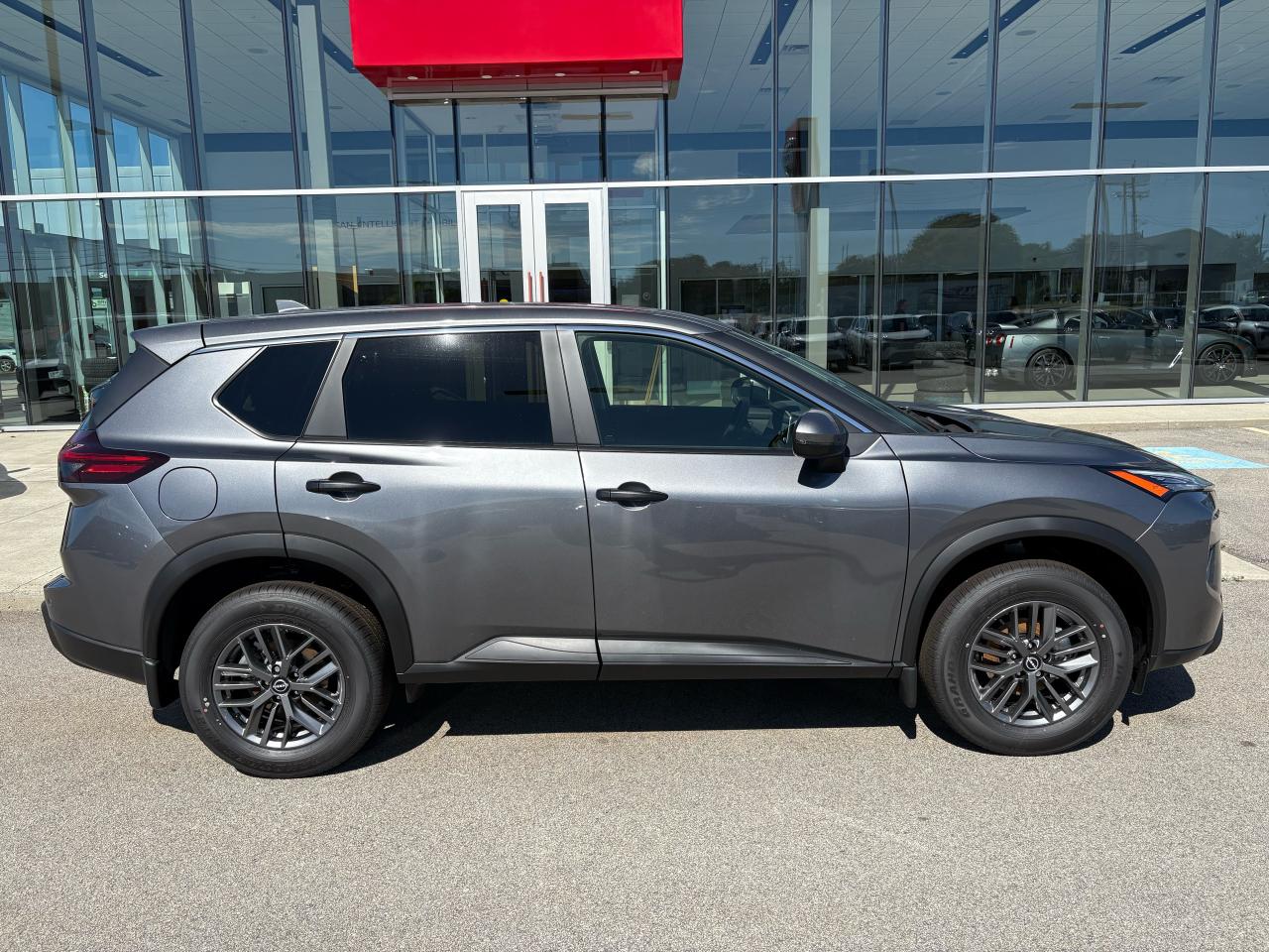2025 Nissan Rogue S Photo3