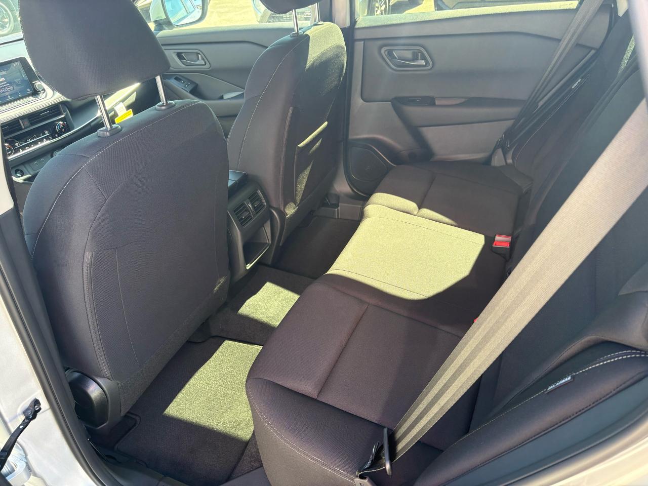 2025 Nissan Rogue S Photo6