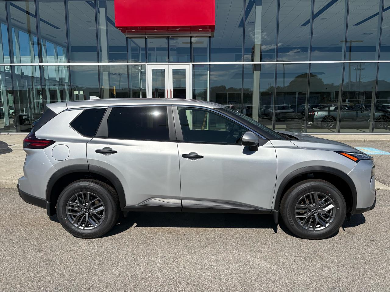 2025 Nissan Rogue S Photo3