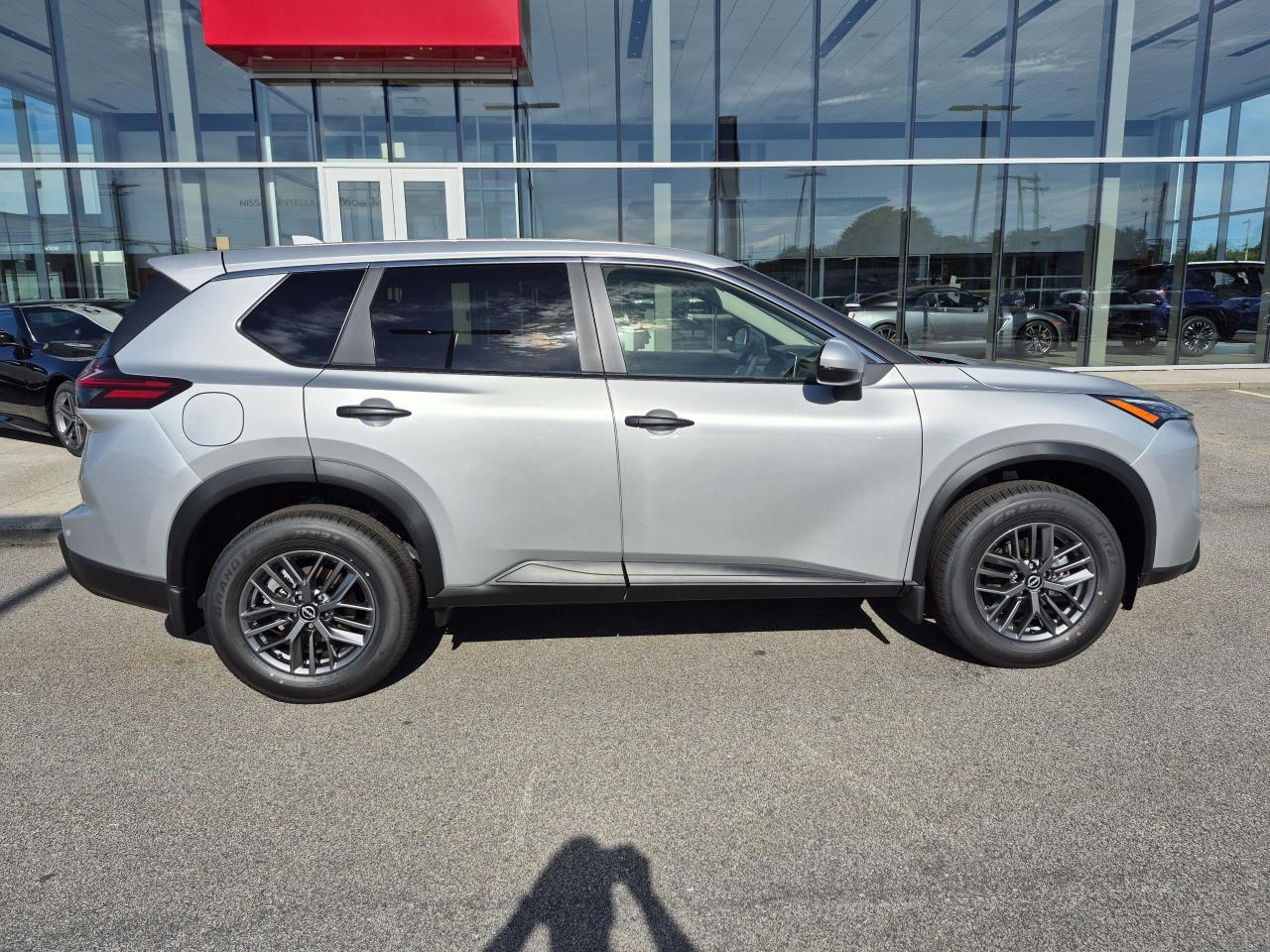 2025 Nissan Rogue S Photo5