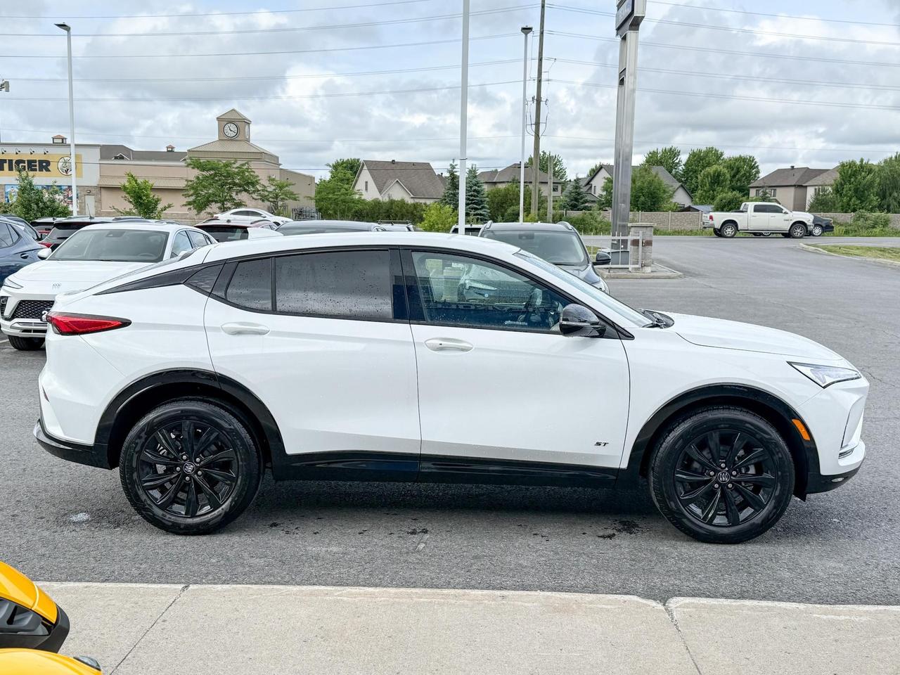 2025 Buick Envista Sport Touring 1.2L 3CYL WITH REMOTE START/ENTRY, HEATED SEATS, HEATED STEERING WHEEL, POWER LIFTGATE, ANDROID AUTO AND APPLE CARPLAY Photo