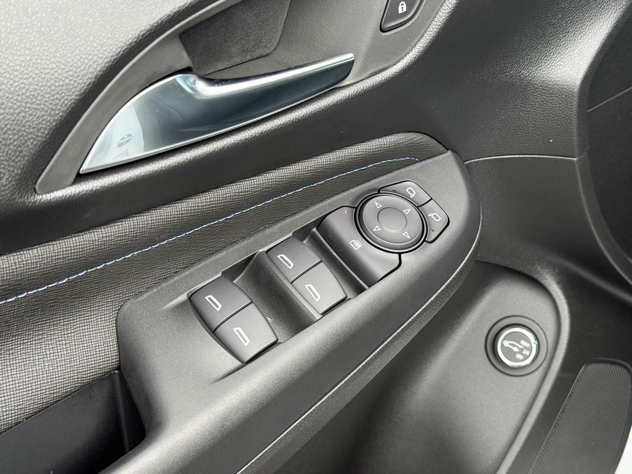 2025 Buick Envista Sport Touring 1.2L 3CYL WITH REMOTE START/ENTRY, HEATED SEATS, HEATED STEERING WHEEL, POWER LIFTGATE, ANDROID AUTO AND APPLE CARPLAY Photo