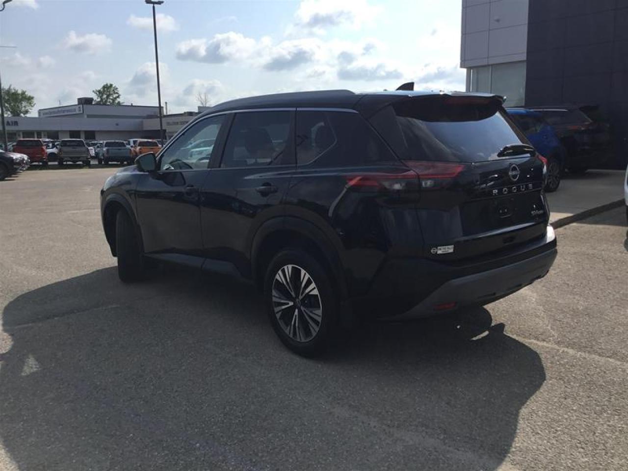 2022 Nissan Rogue SV AWD CVT (2) Photo