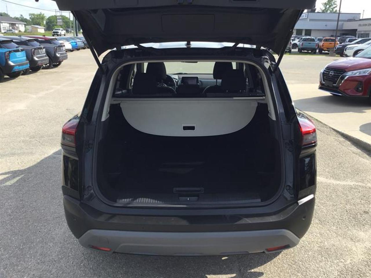 2022 Nissan Rogue SV AWD CVT (2) Photo