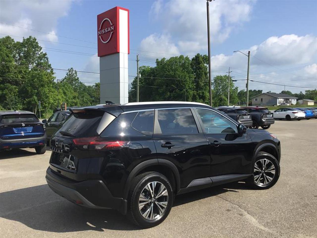 2022 Nissan Rogue SV AWD CVT (2) Photo